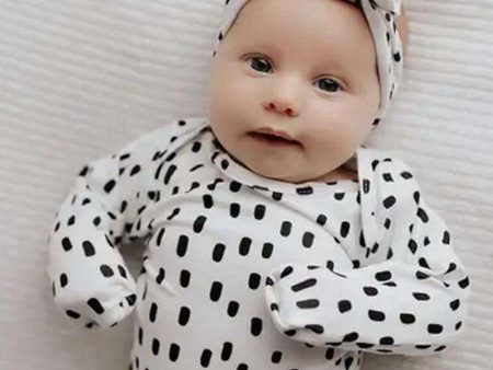 Modern Polka Dot Knotted Newborn Gown Set For Cheap